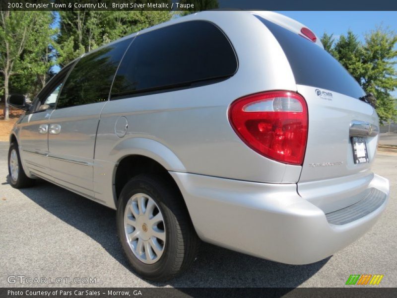 Bright Silver Metallic / Taupe 2002 Chrysler Town & Country LXi