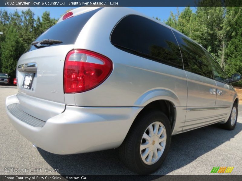 Bright Silver Metallic / Taupe 2002 Chrysler Town & Country LXi