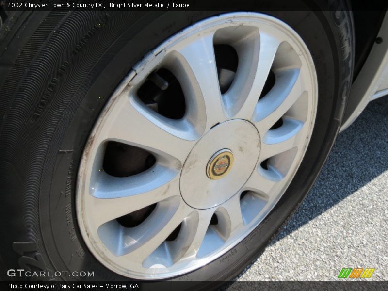 Bright Silver Metallic / Taupe 2002 Chrysler Town & Country LXi