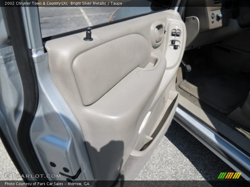 Bright Silver Metallic / Taupe 2002 Chrysler Town & Country LXi