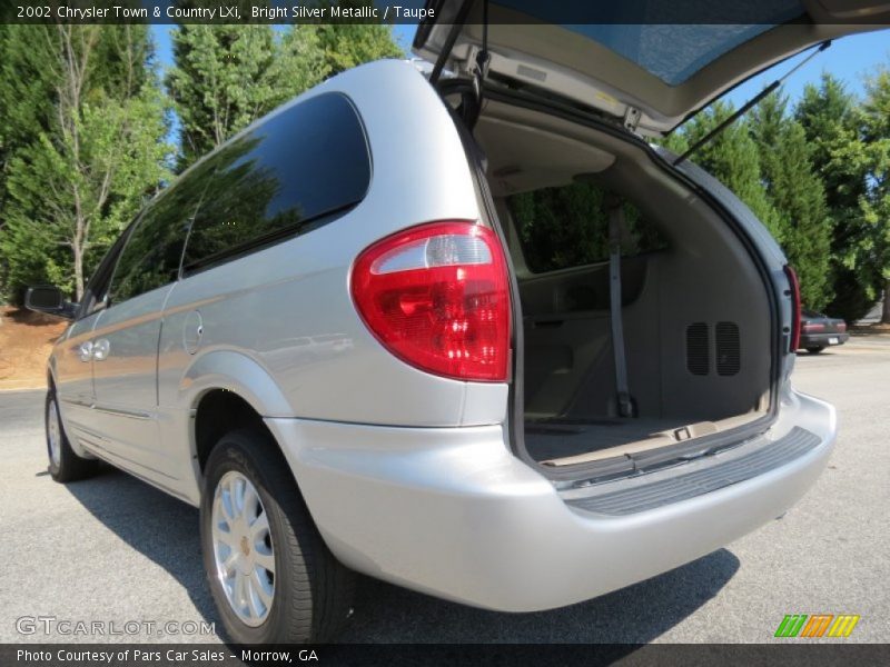Bright Silver Metallic / Taupe 2002 Chrysler Town & Country LXi