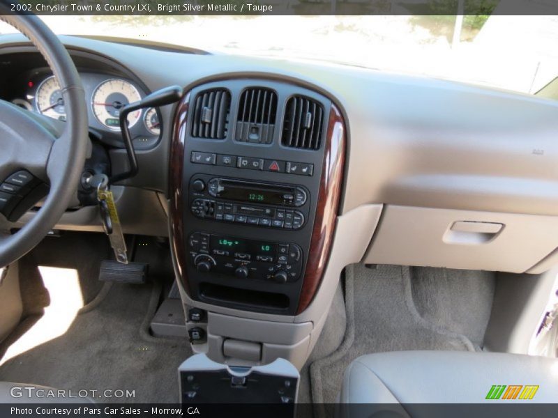 Bright Silver Metallic / Taupe 2002 Chrysler Town & Country LXi