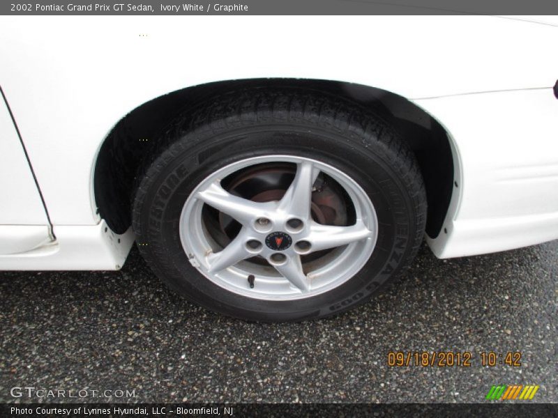 Ivory White / Graphite 2002 Pontiac Grand Prix GT Sedan