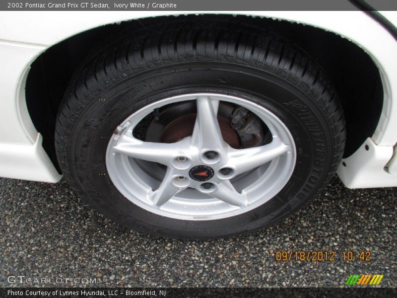 Ivory White / Graphite 2002 Pontiac Grand Prix GT Sedan