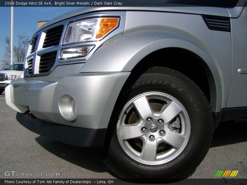Bright Silver Metallic / Dark Slate Gray 2009 Dodge Nitro SE 4x4