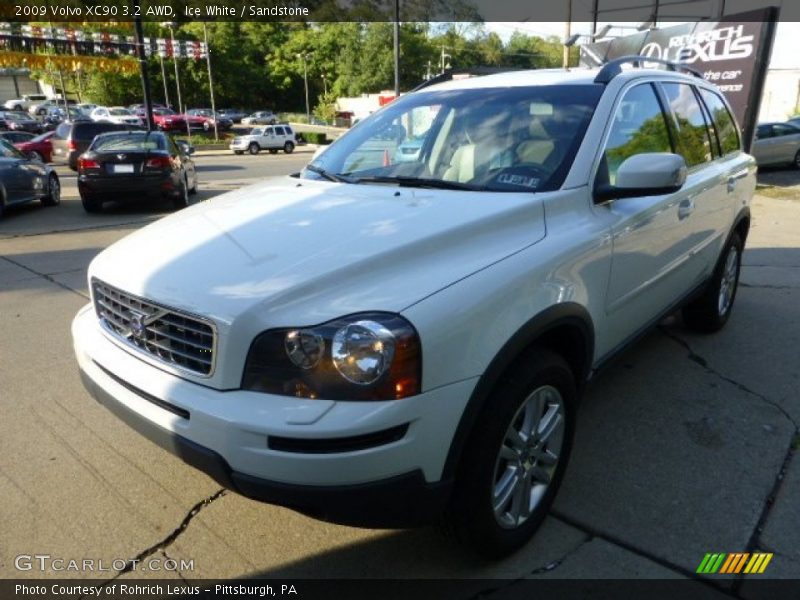 Ice White / Sandstone 2009 Volvo XC90 3.2 AWD