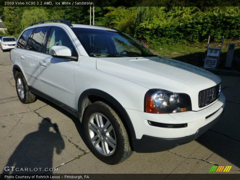 Ice White / Sandstone 2009 Volvo XC90 3.2 AWD