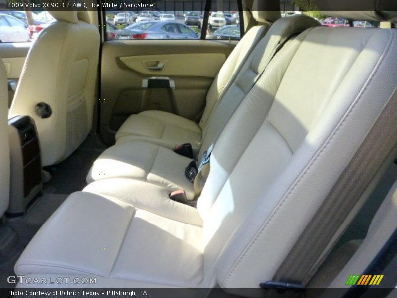 Ice White / Sandstone 2009 Volvo XC90 3.2 AWD