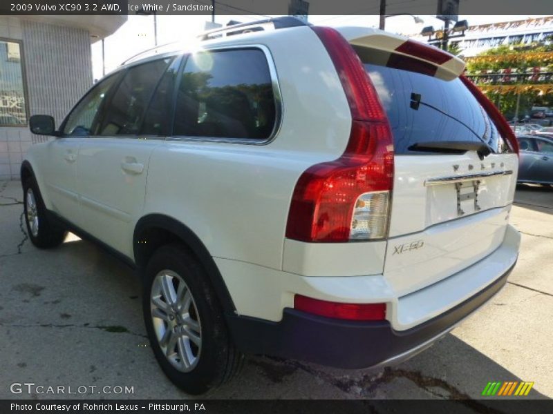 Ice White / Sandstone 2009 Volvo XC90 3.2 AWD