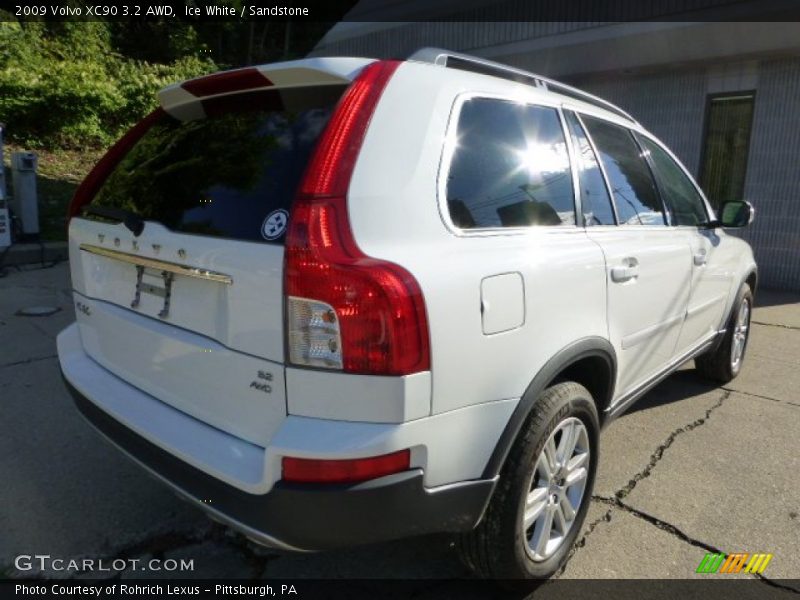 Ice White / Sandstone 2009 Volvo XC90 3.2 AWD