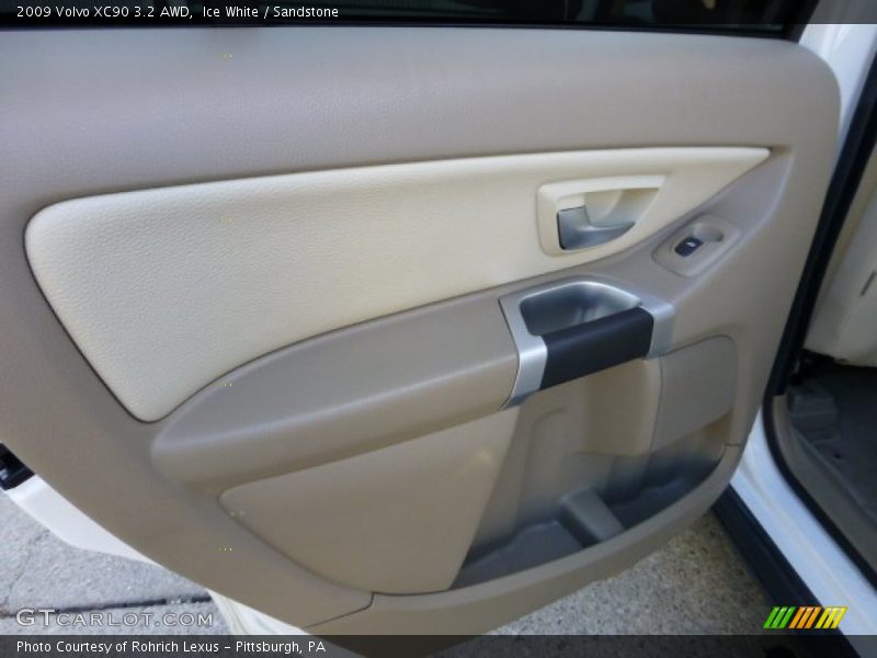 Ice White / Sandstone 2009 Volvo XC90 3.2 AWD