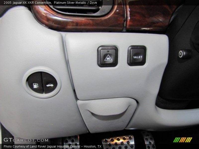 Controls of 2005 XK XKR Convertible