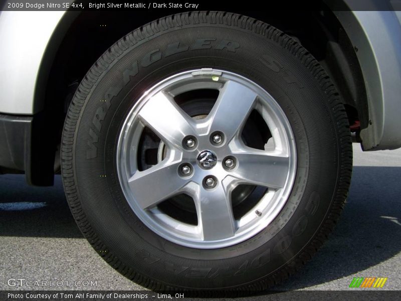 Bright Silver Metallic / Dark Slate Gray 2009 Dodge Nitro SE 4x4