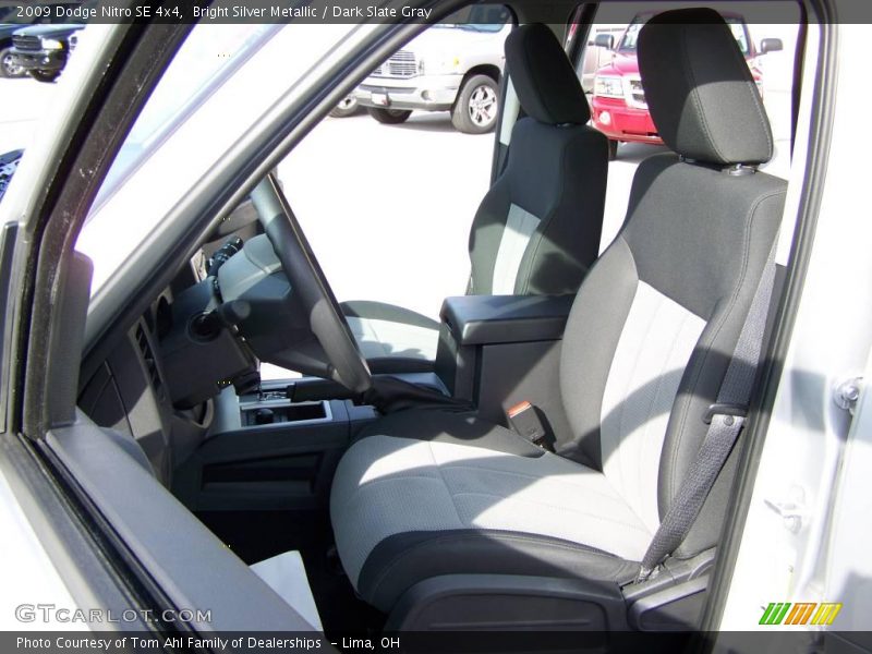 Bright Silver Metallic / Dark Slate Gray 2009 Dodge Nitro SE 4x4