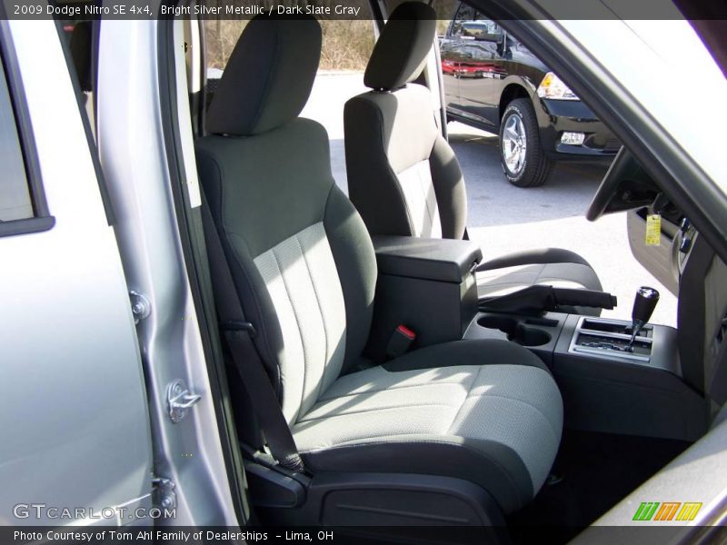 Bright Silver Metallic / Dark Slate Gray 2009 Dodge Nitro SE 4x4