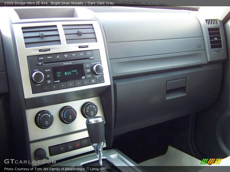 Bright Silver Metallic / Dark Slate Gray 2009 Dodge Nitro SE 4x4
