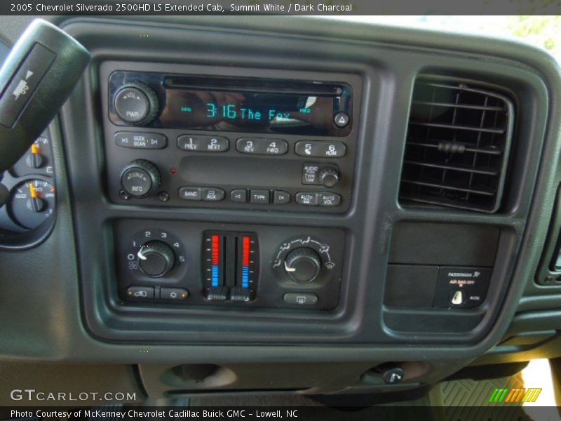 Controls of 2005 Silverado 2500HD LS Extended Cab