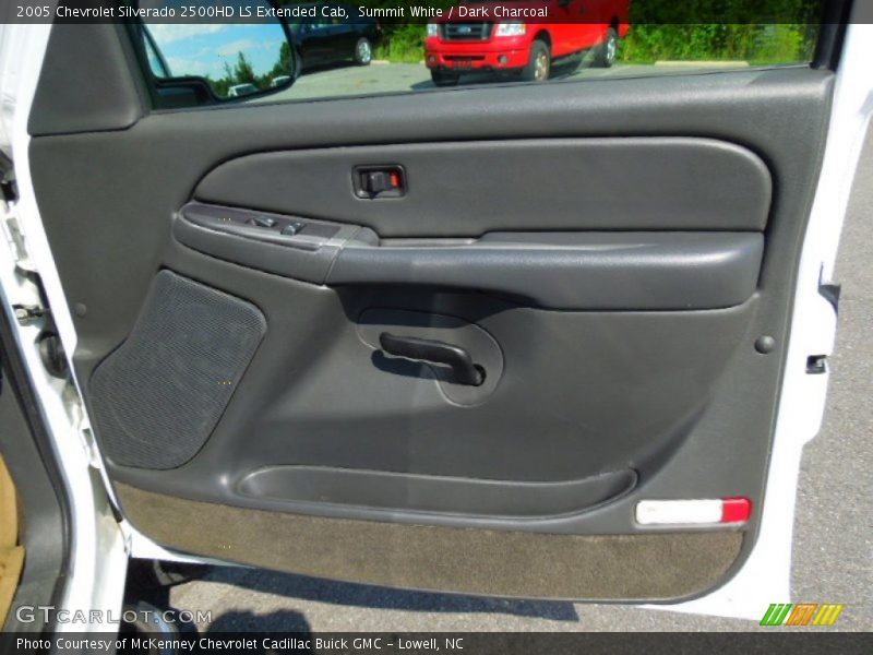 Door Panel of 2005 Silverado 2500HD LS Extended Cab