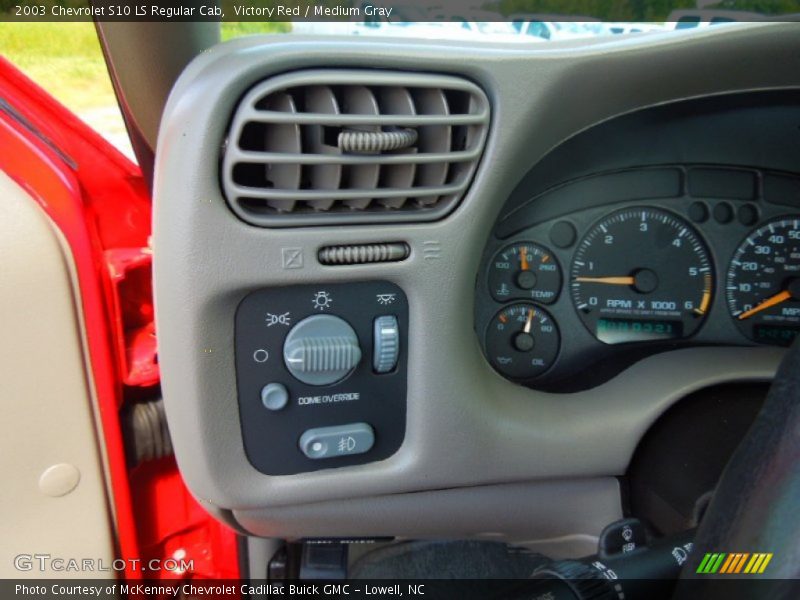 Victory Red / Medium Gray 2003 Chevrolet S10 LS Regular Cab