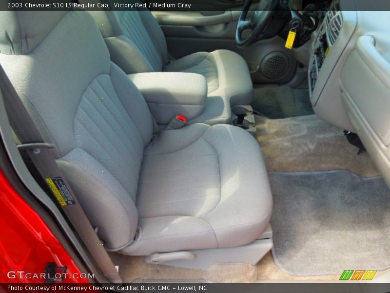 Victory Red / Medium Gray 2003 Chevrolet S10 LS Regular Cab
