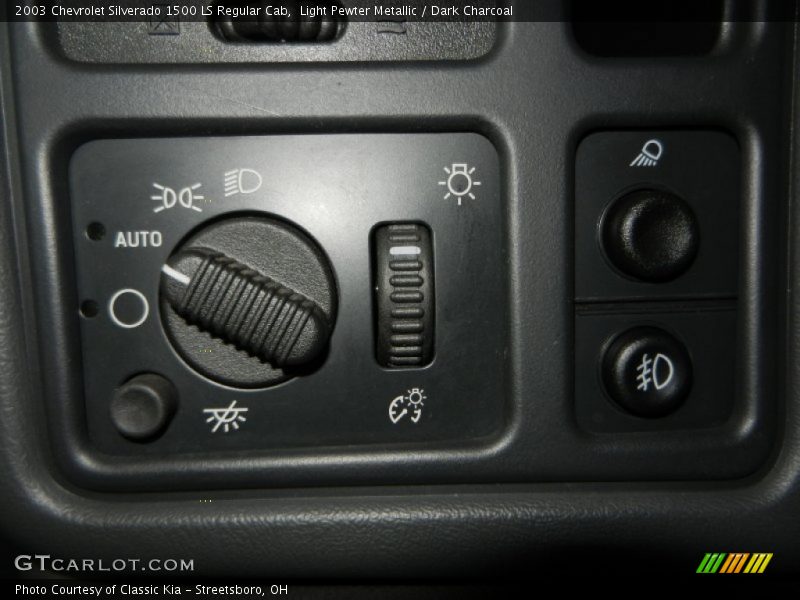 Controls of 2003 Silverado 1500 LS Regular Cab