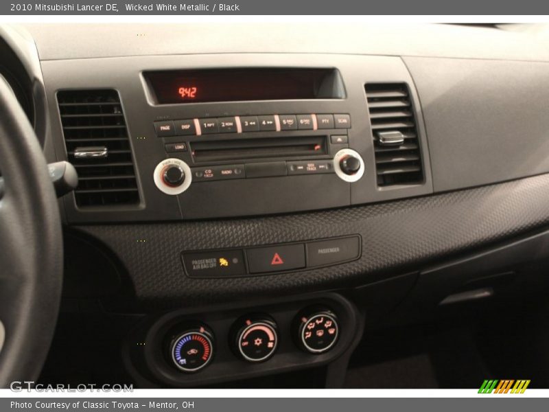 Wicked White Metallic / Black 2010 Mitsubishi Lancer DE
