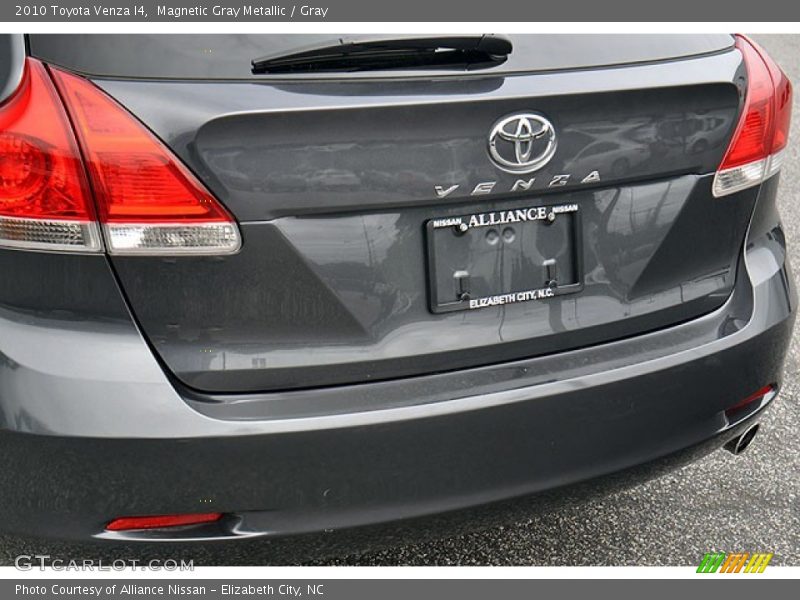 Magnetic Gray Metallic / Gray 2010 Toyota Venza I4