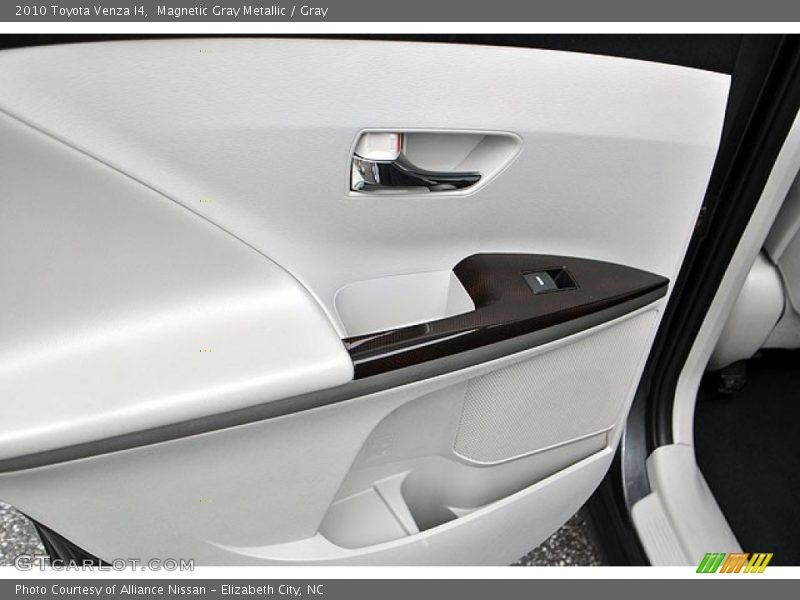 Magnetic Gray Metallic / Gray 2010 Toyota Venza I4