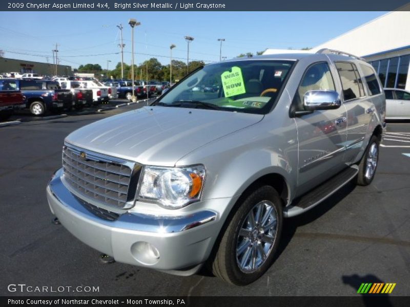 Front 3/4 View of 2009 Aspen Limited 4x4