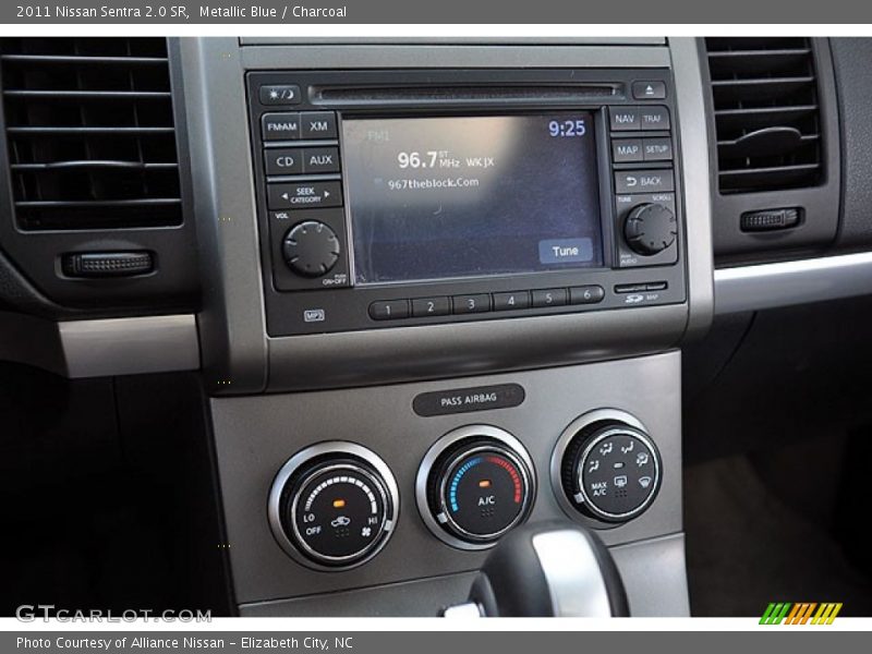 Controls of 2011 Sentra 2.0 SR