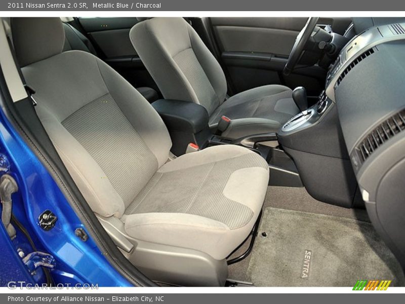  2011 Sentra 2.0 SR Charcoal Interior