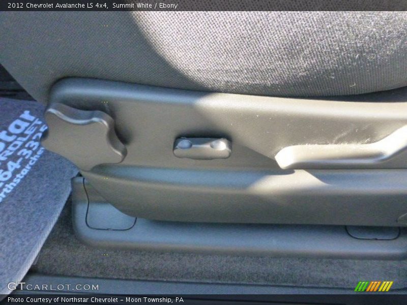 Summit White / Ebony 2012 Chevrolet Avalanche LS 4x4