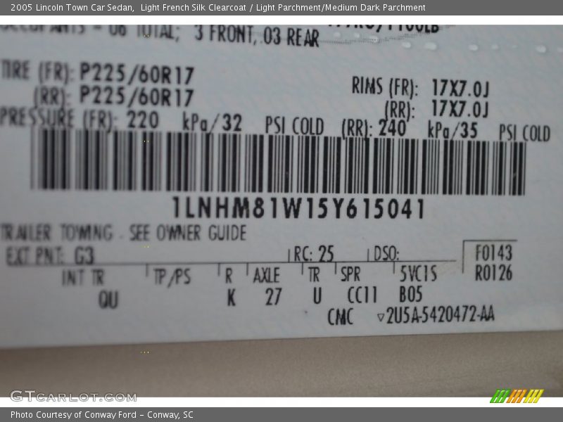 Light French Silk Clearcoat / Light Parchment/Medium Dark Parchment 2005 Lincoln Town Car Sedan