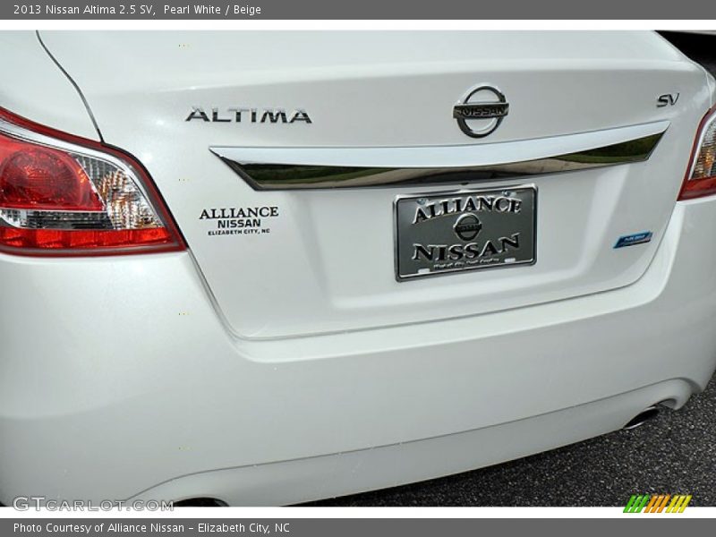 Pearl White / Beige 2013 Nissan Altima 2.5 SV