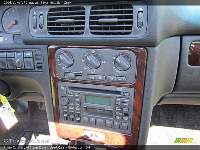 Controls of 1998 V70 Wagon