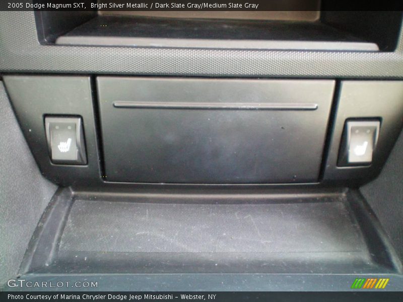 Bright Silver Metallic / Dark Slate Gray/Medium Slate Gray 2005 Dodge Magnum SXT