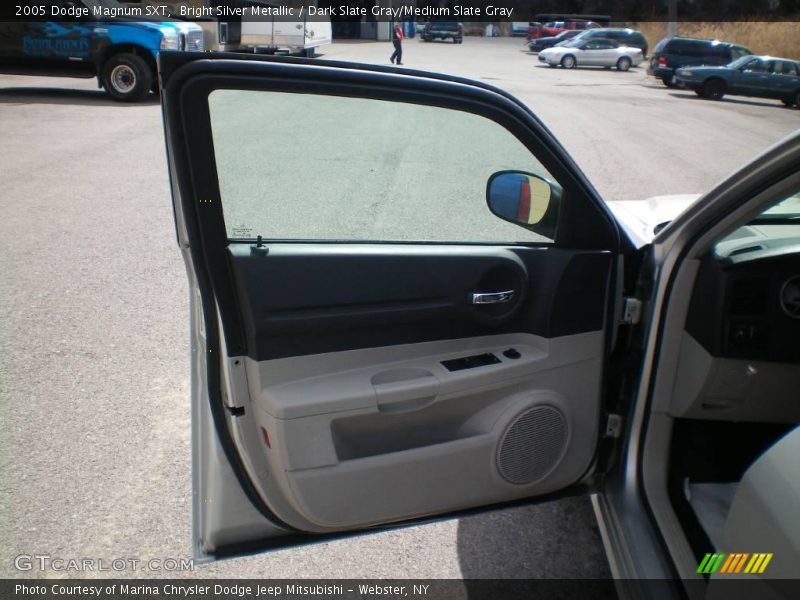 Bright Silver Metallic / Dark Slate Gray/Medium Slate Gray 2005 Dodge Magnum SXT