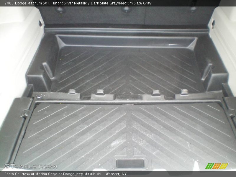 Bright Silver Metallic / Dark Slate Gray/Medium Slate Gray 2005 Dodge Magnum SXT