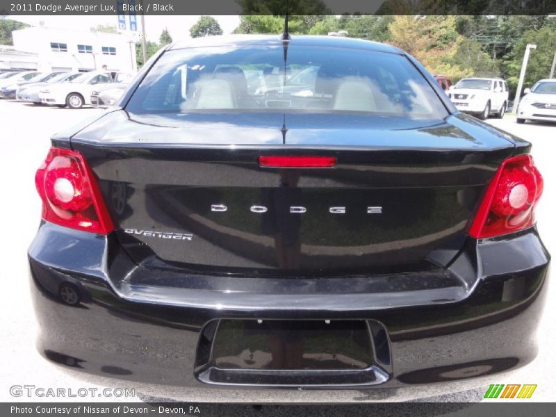 Black / Black 2011 Dodge Avenger Lux