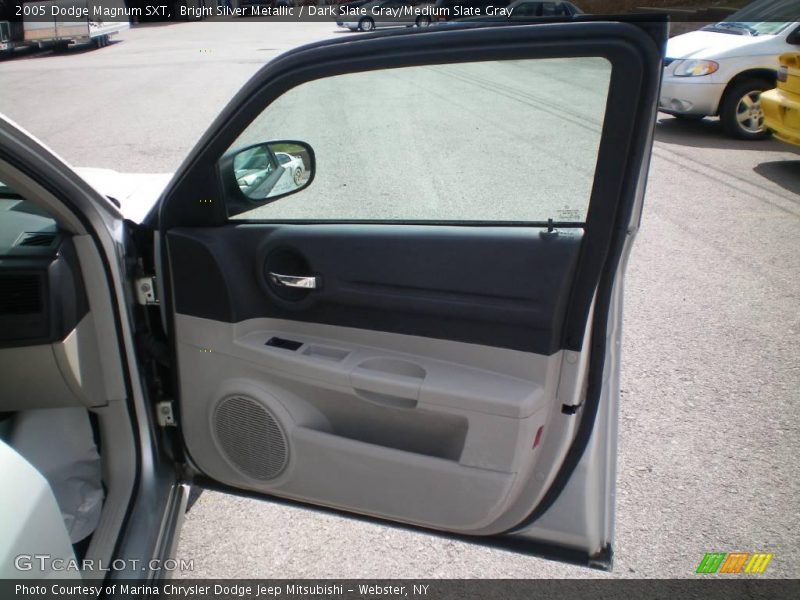 Bright Silver Metallic / Dark Slate Gray/Medium Slate Gray 2005 Dodge Magnum SXT
