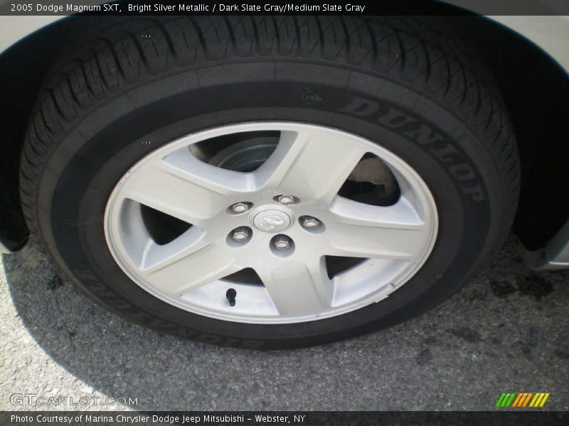 Bright Silver Metallic / Dark Slate Gray/Medium Slate Gray 2005 Dodge Magnum SXT