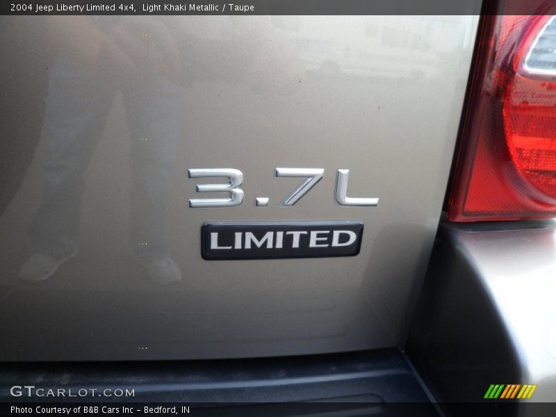 Light Khaki Metallic / Taupe 2004 Jeep Liberty Limited 4x4