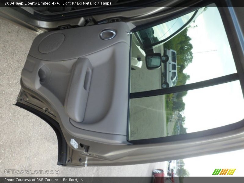 Light Khaki Metallic / Taupe 2004 Jeep Liberty Limited 4x4