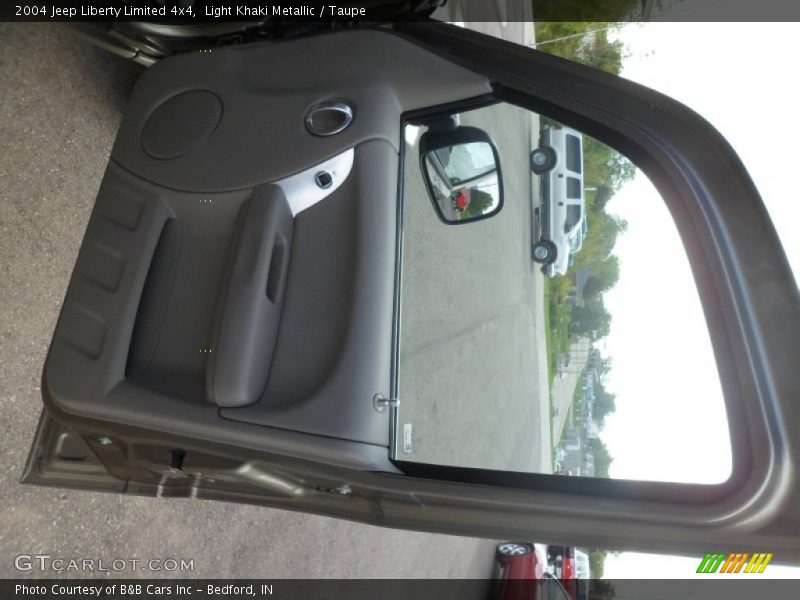 Light Khaki Metallic / Taupe 2004 Jeep Liberty Limited 4x4