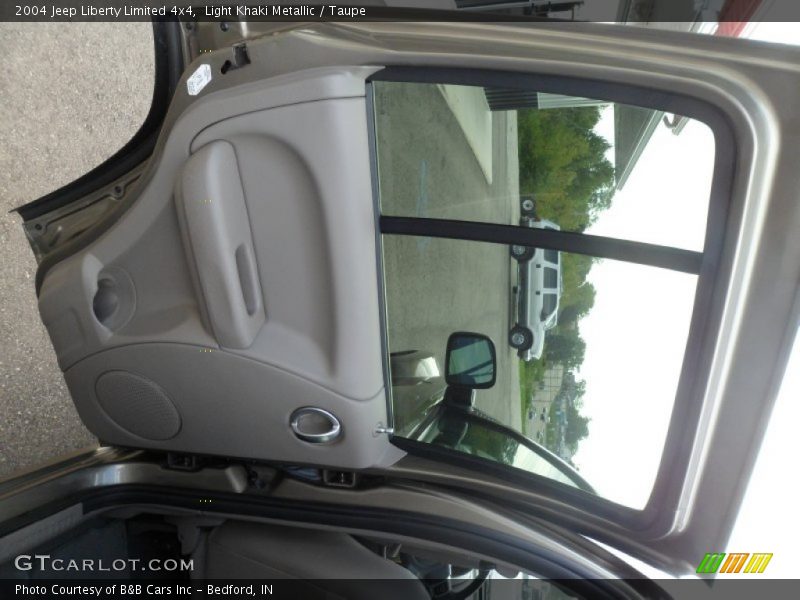 Light Khaki Metallic / Taupe 2004 Jeep Liberty Limited 4x4