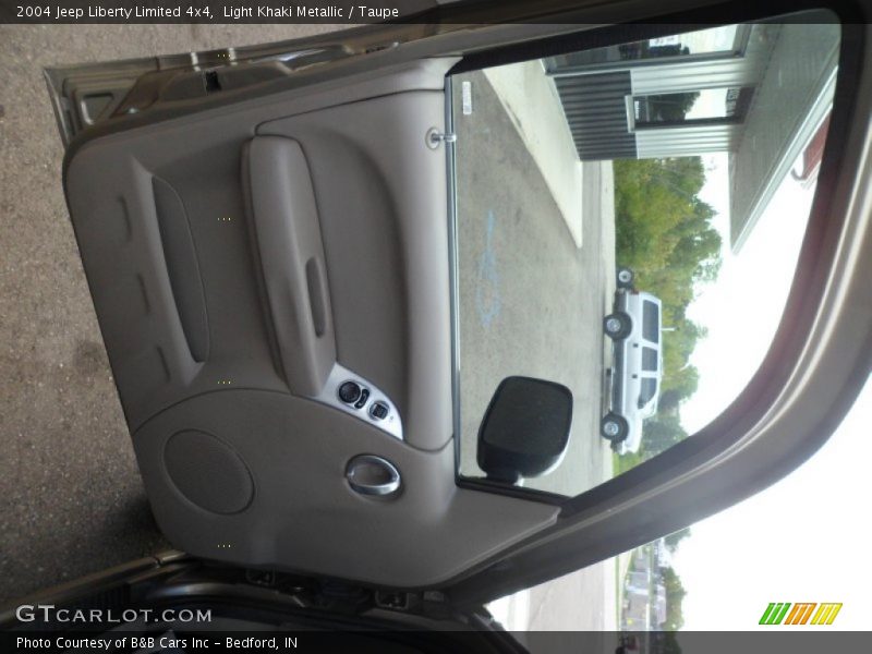 Light Khaki Metallic / Taupe 2004 Jeep Liberty Limited 4x4