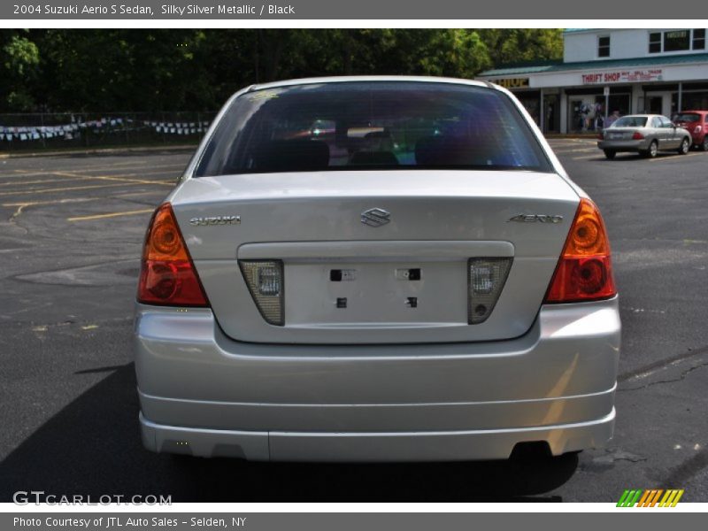 Silky Silver Metallic / Black 2004 Suzuki Aerio S Sedan