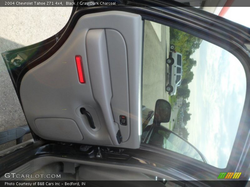 Black / Gray/Dark Charcoal 2004 Chevrolet Tahoe Z71 4x4