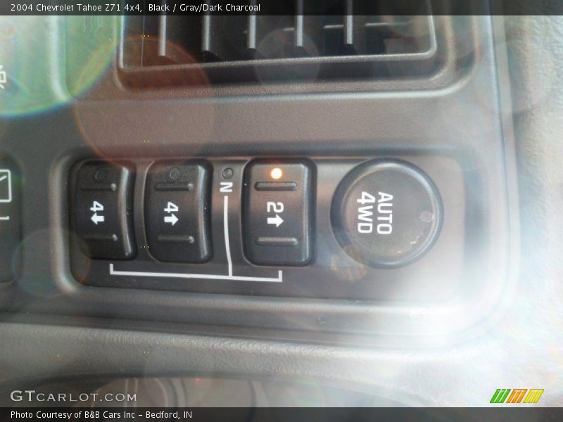 Black / Gray/Dark Charcoal 2004 Chevrolet Tahoe Z71 4x4