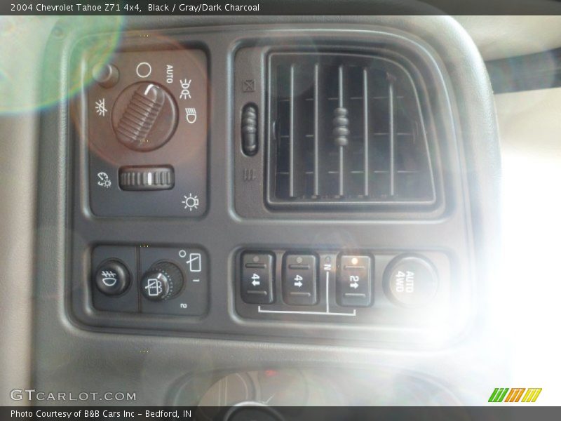 Black / Gray/Dark Charcoal 2004 Chevrolet Tahoe Z71 4x4